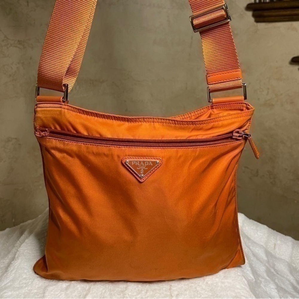 AUTHENTIC Orange Crossbody tote. In Papaya. - Picture 15 of 16